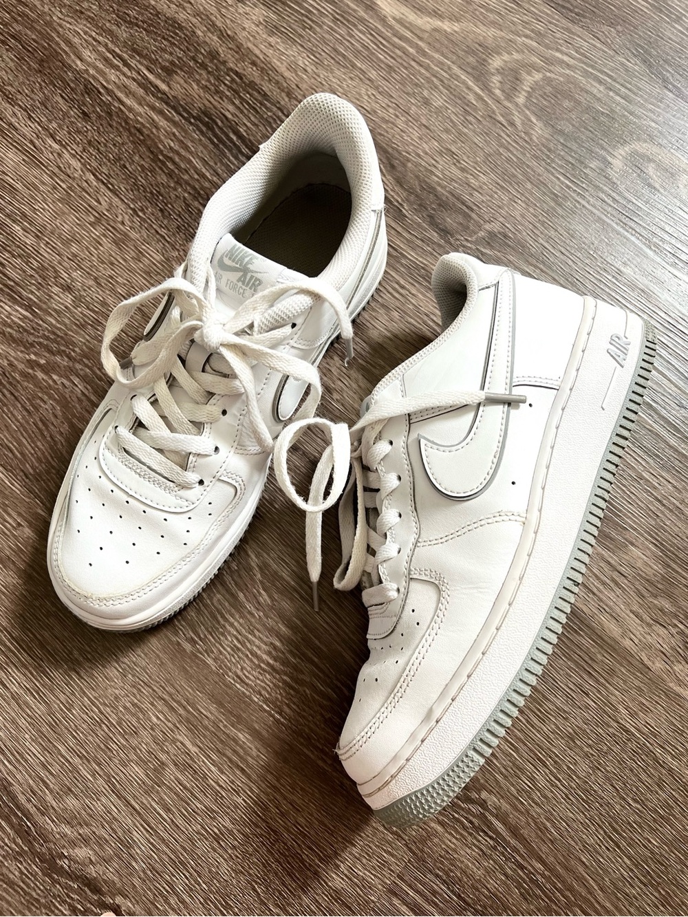 GRADE SCHOOL LIFESTYLE SHOE
AIR FORCE 1 WOLF GREY DX5805-100 Size 7Y